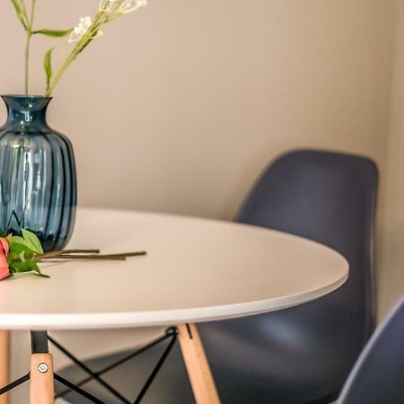 Joivy Modern 1-Bed Flat With Balcony In Portello ミラノ エクステリア 写真